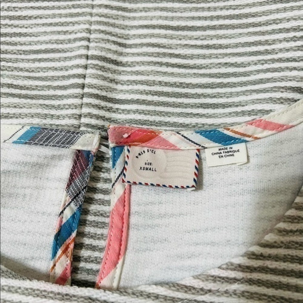 Anthropologie Postmark Gray & White With Ruffle Top Size XS - Picture 3 of 6